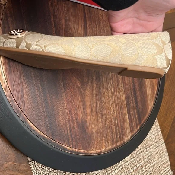 EUC - Preloved Coach Onida Flats, Size 7M US. - Picture 16 of 16